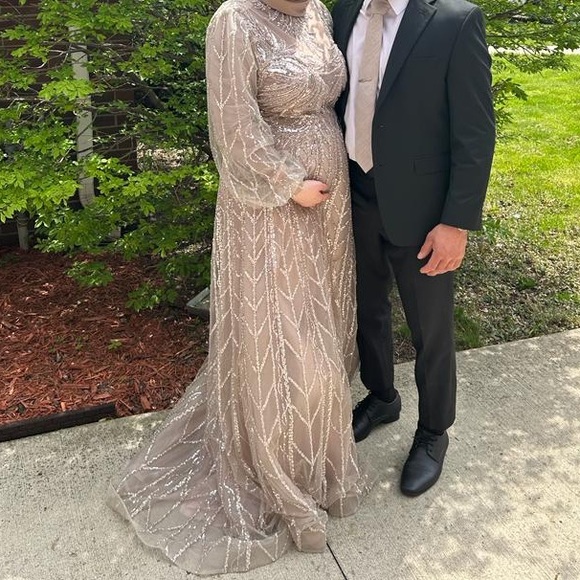 Beautiful long sleeve fully beaded beige/light tan gown fits size 14-16 - Picture 3 of 3